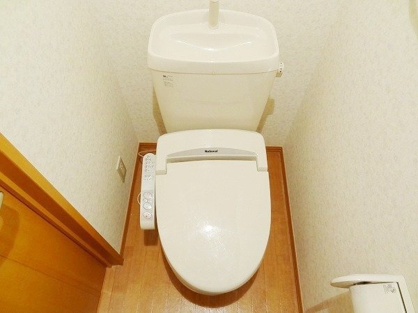拡大写真:池田市住吉1丁目 3階307のシャワー付トイレ
