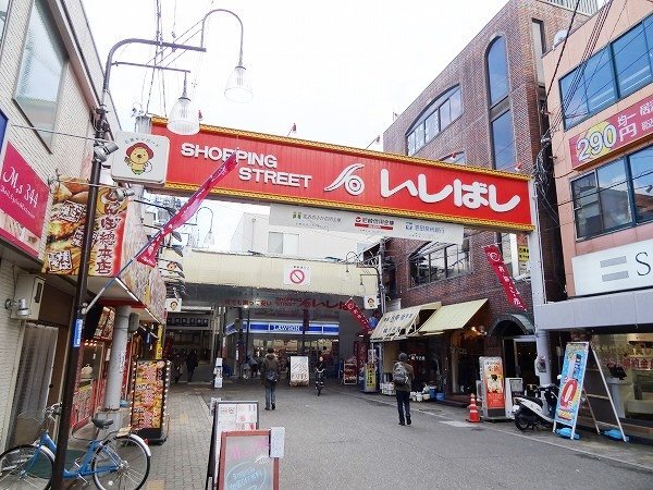 拡大写真：池田市井口堂１丁目 3階305の商店街