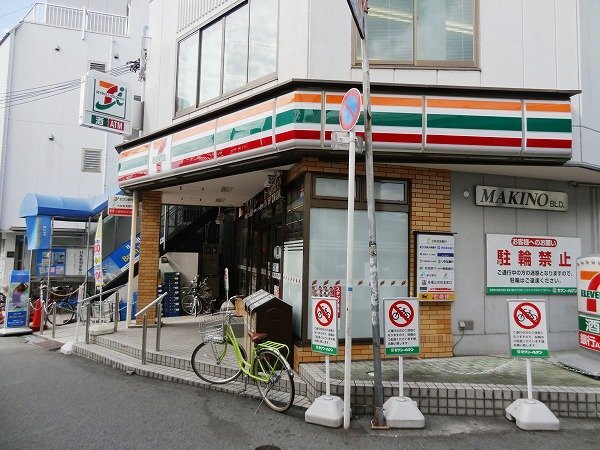 拡大写真:池田市石橋2丁目 3階201のコンビニ