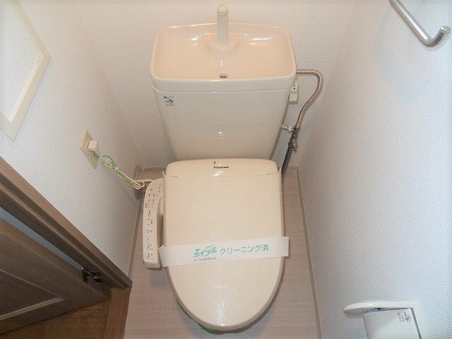 拡大写真:池田市石橋2丁目 1階101のシャワー付トイレ