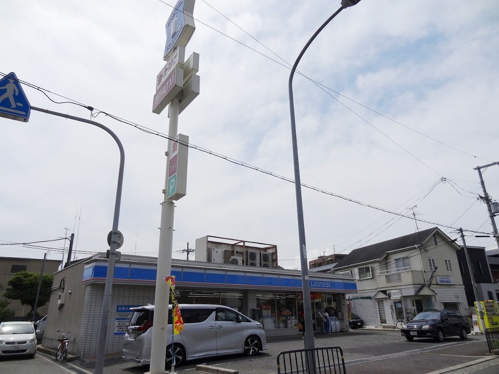 拡大写真:豊中市螢池東町1丁目 3階301のコンビニ