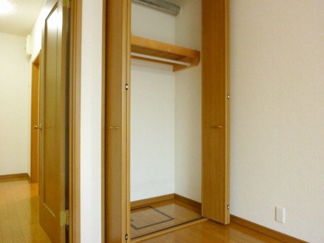 拡大写真:豊中市螢池中町1丁目 1階105のクローゼット