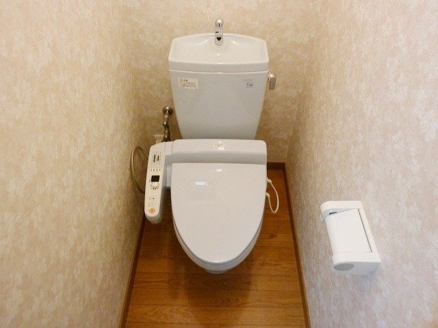 拡大写真:豊中市螢池中町1丁目 1階105のシャワー付トイレ