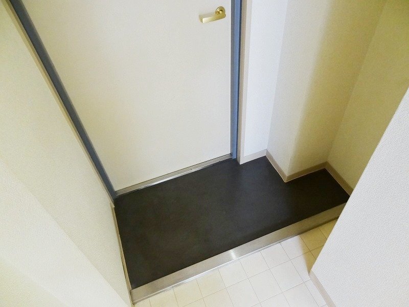 拡大写真:豊中市螢池南町3丁目 4階401の玄関スペース