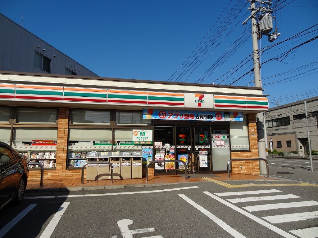 拡大写真:豊中市螢池南町3丁目 4階401のコンビニ
