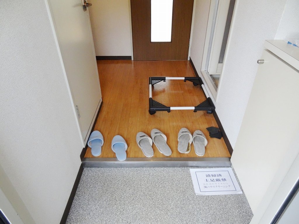 拡大写真:吹田市山田東3丁目 2階206の玄関