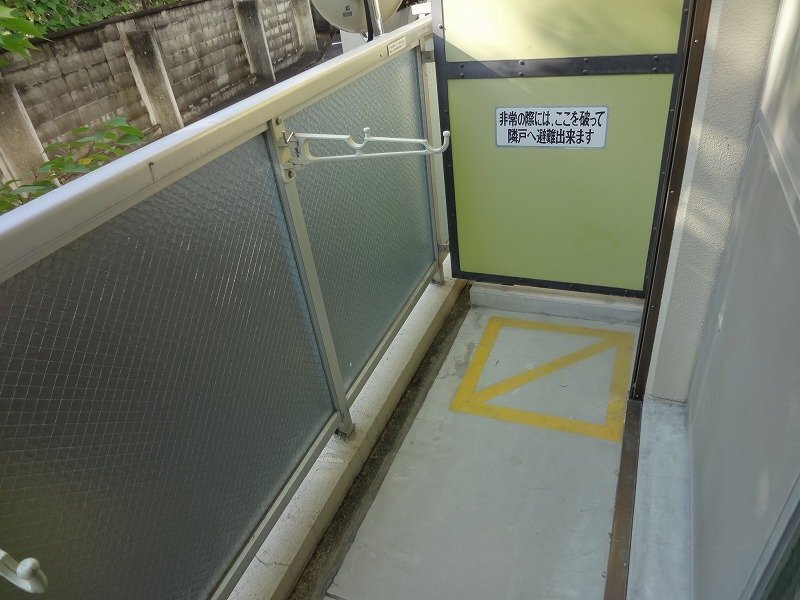 拡大写真:茨木市北春日丘1丁目 2階205のベランダ