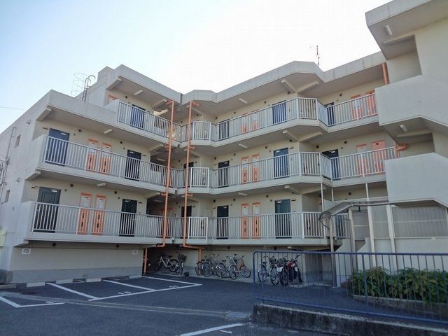 拡大写真:茨木市北春日丘1丁目 2階205の外観写真(昼)