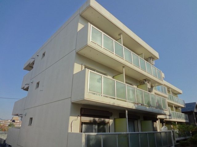 拡大写真:茨木市北春日丘1丁目 2階205の外観写真(昼)
