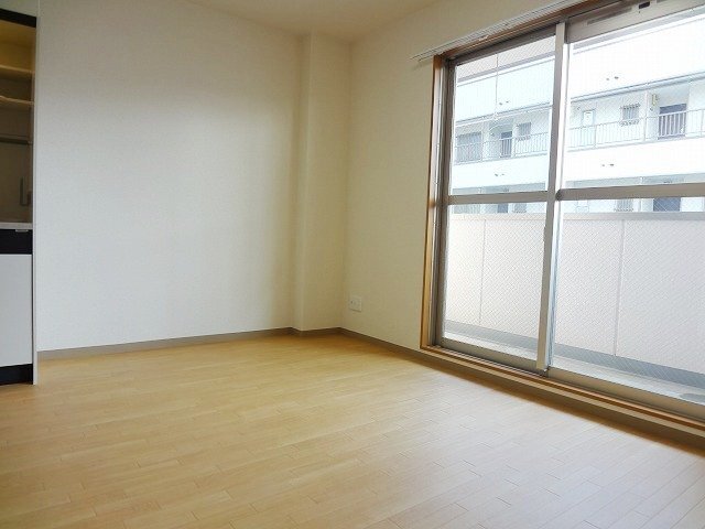 拡大写真：箕面市小野原東３丁目 2階202の洋室