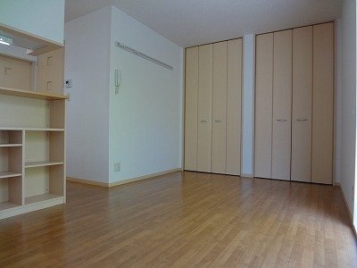 拡大写真:箕面市稲5丁目 203の洋室