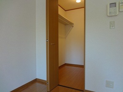 拡大写真:箕面市新稲1丁目 202のクローゼット