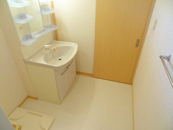 拡大写真:豊中市桜の町7丁目 103の脱衣所