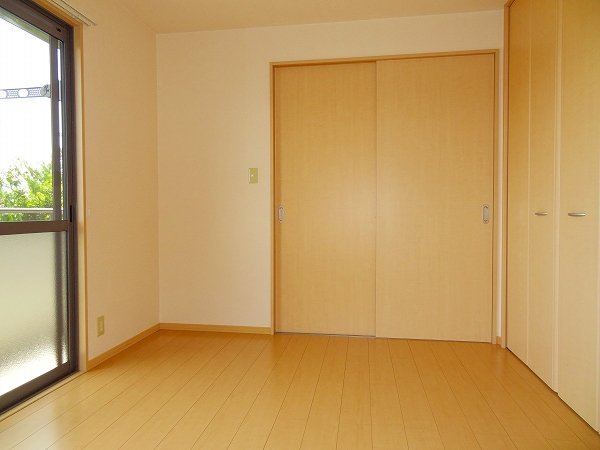 拡大写真:豊中市桜の町7丁目 103の洋室