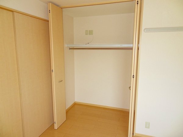拡大写真:豊中市桜の町7丁目 103のクローゼット