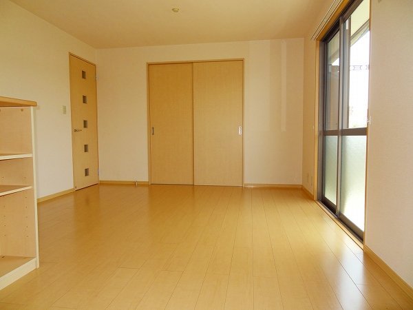 拡大写真:豊中市桜の町7丁目 103のリビング