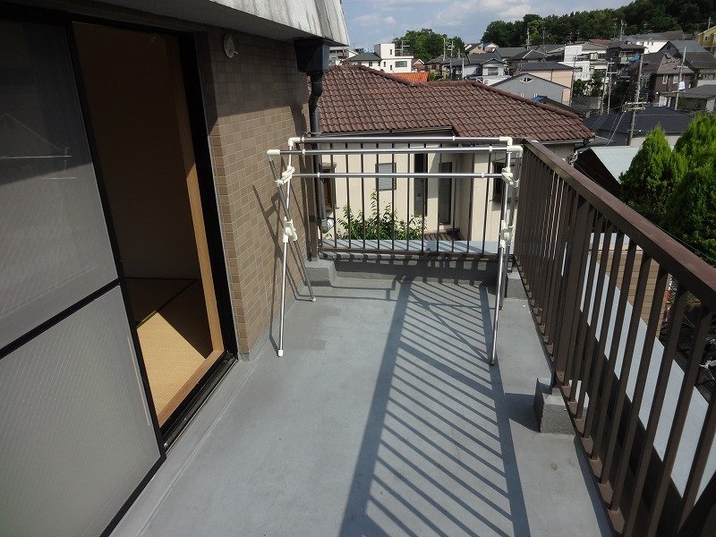 拡大写真:箕面市瀬川5丁目 2階201のベランダ