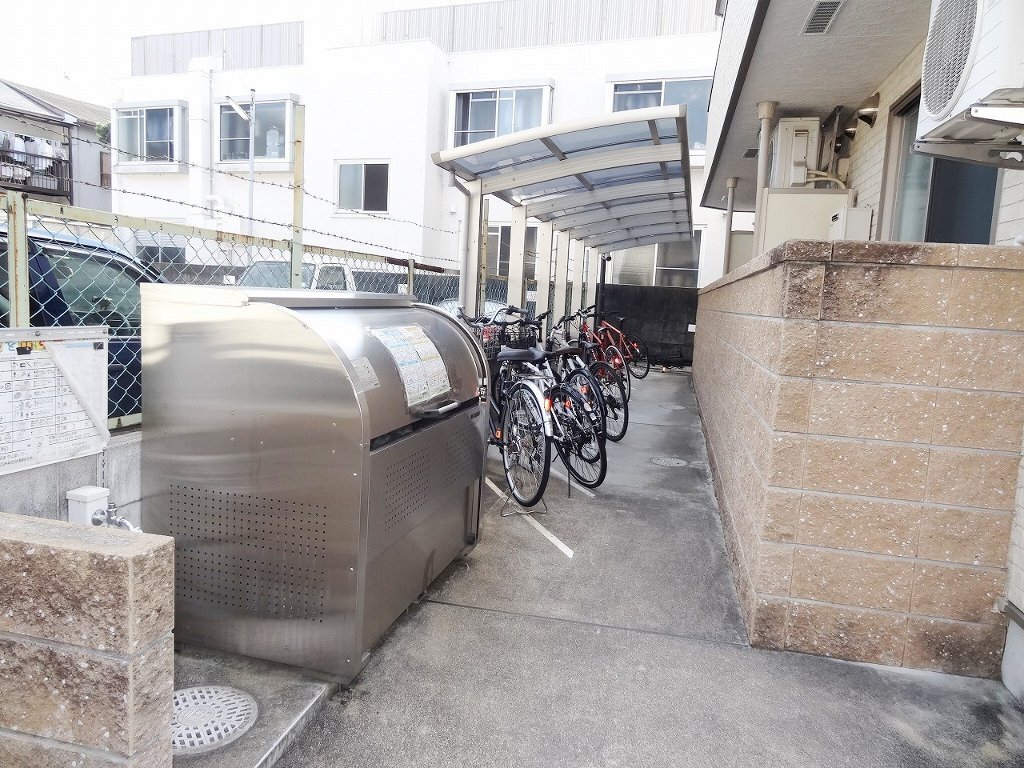 拡大写真:豊中市螢池東町1丁目 1階101の自転車置き場