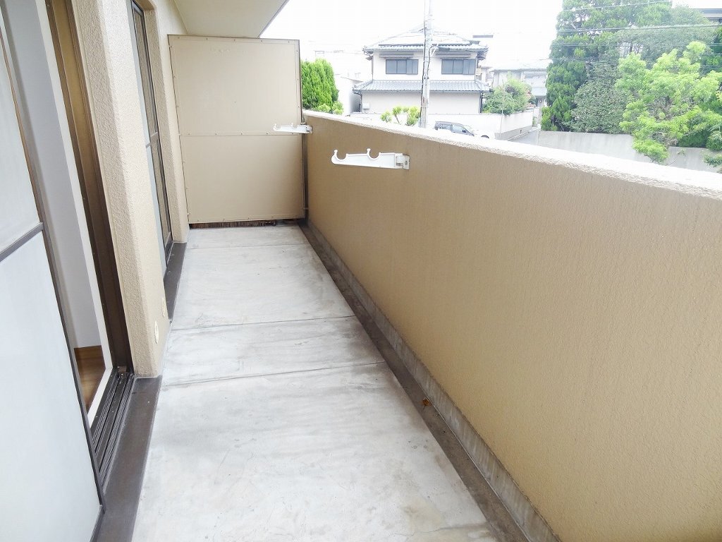 拡大写真:池田市鉢塚3丁目 2階203のベランダ