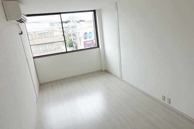 拡大写真:池田市井口堂1丁目 2階12の洋室