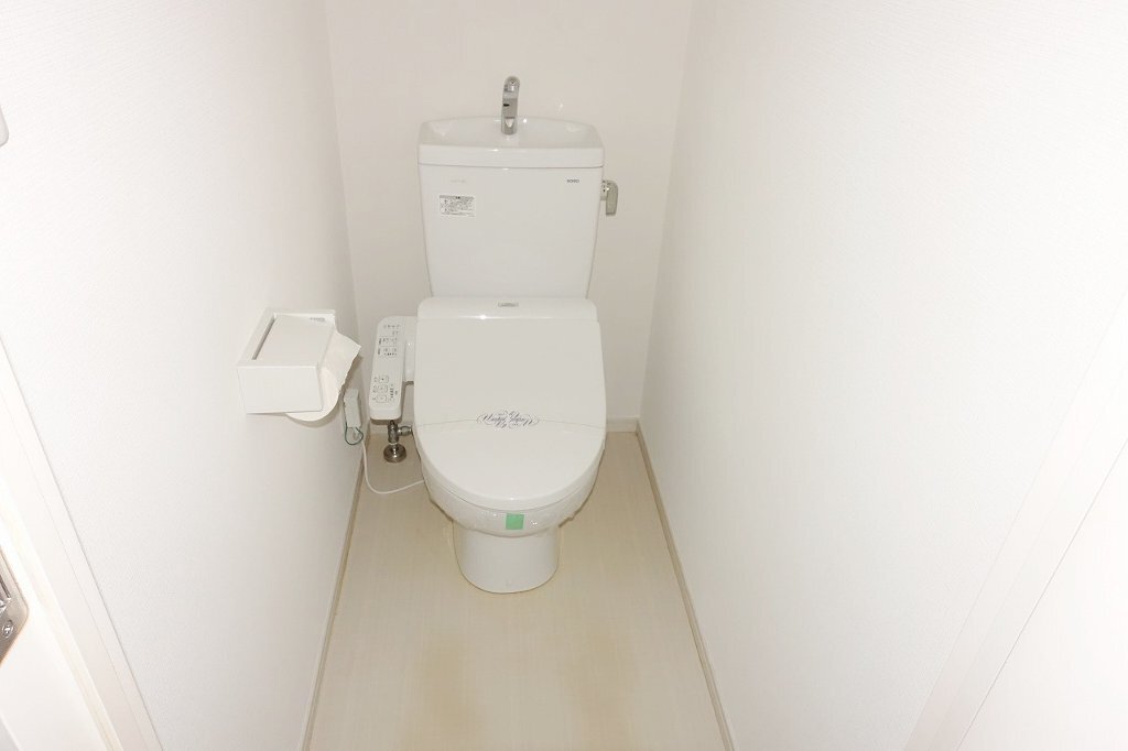 拡大写真:池田市井口堂1丁目 2階201のシャワー付トイレ