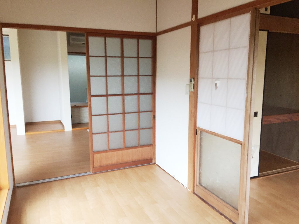 拡大写真：小林市南西方 -の室内