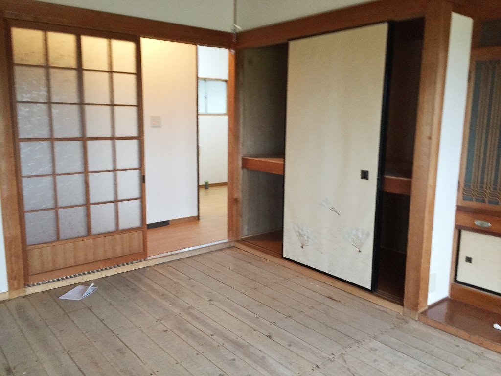 拡大写真：小林市南西方 -の室内