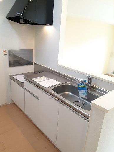 拡大写真:シェーネ A 2階202のキッチン