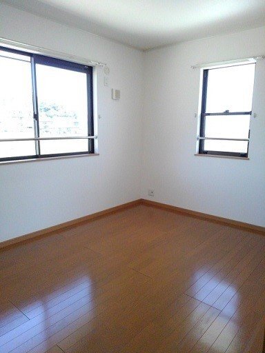 拡大写真：PineTreeA 2階202の室内