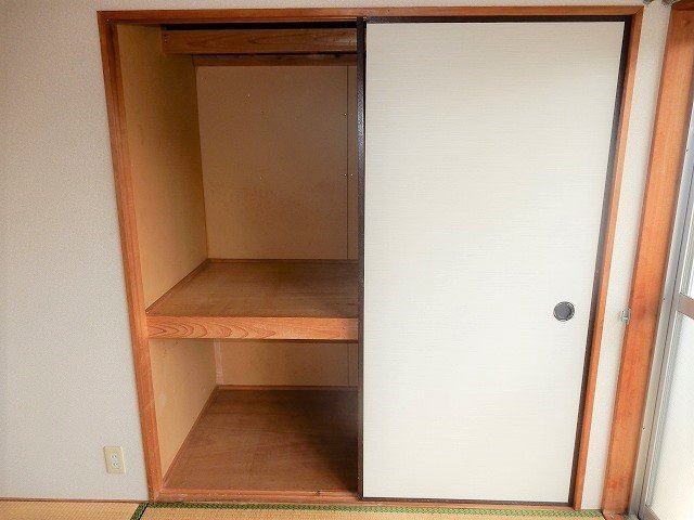 拡大写真:ファミーユ21 2階202の和室収納