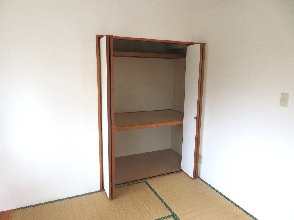 拡大写真:ピュアライフ寺田 2階101の和室収納