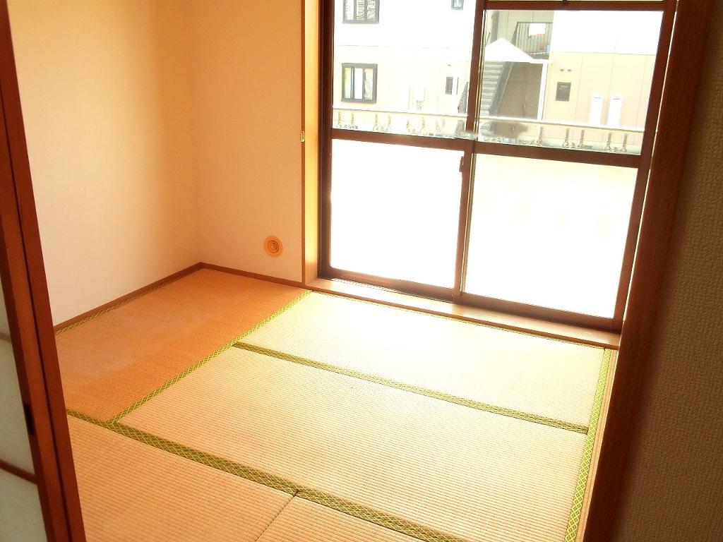 拡大写真:延岡市浜砂2丁目 102の和室