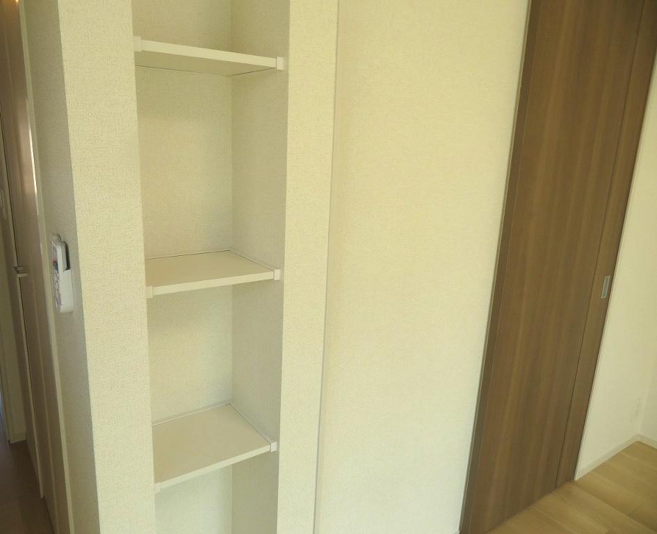 拡大写真:BIZ A 1階102の収納棚
