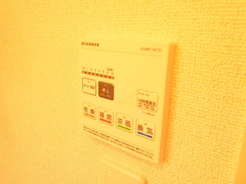 拡大写真:サウスウェーⅧ A 1階101の浴室乾燥機能