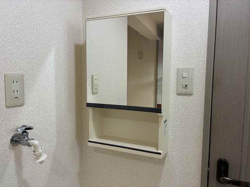 拡大写真：リヴィエールゴン 2階205の鏡