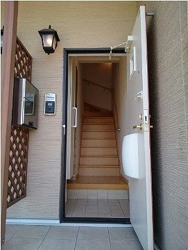 拡大写真：カーサフィオーレⅡ 2階201の玄関