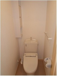 拡大写真：カーサフィオーレⅡ 2階201のトイレ