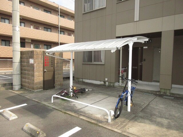 拡大写真:グレイスヴィラ広瀬 B棟 2階202の外観写真(昼)