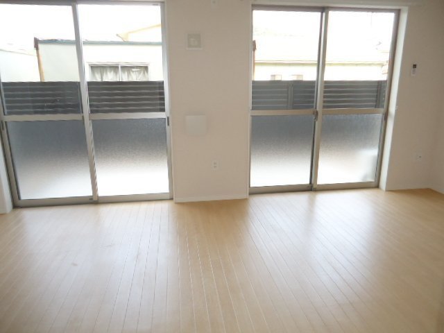拡大写真:スモールガーデン 巧 1階203の室内