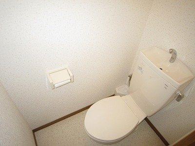 拡大写真:プリマベーラ 2階303のトイレ