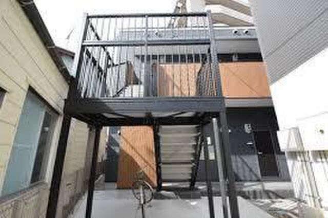 拡大写真:パレッタ小本WEST 1階102の外観写真(昼)