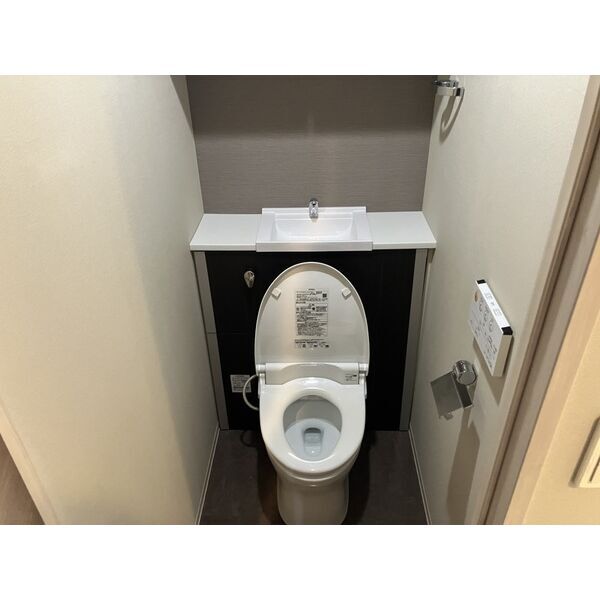 拡大写真:プラセシオン名古屋伏見 5階501のトイレ