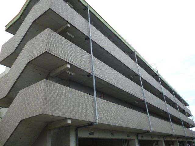 拡大写真：豊川グリーンハイツⅡ 3階302の外観写真（昼）
