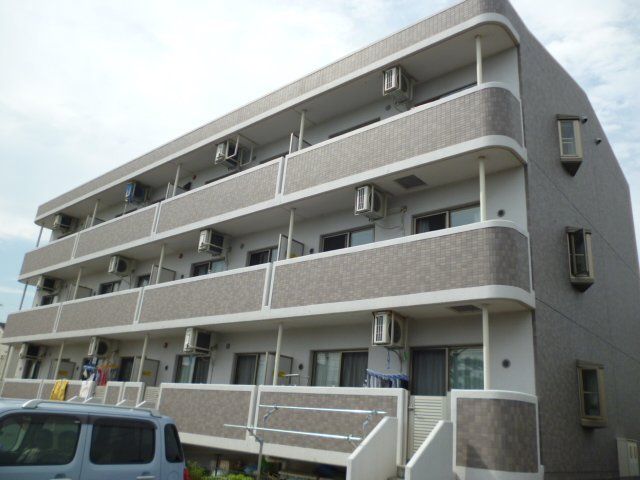拡大写真：ブライトリーＴ 1階102の外観写真（昼）