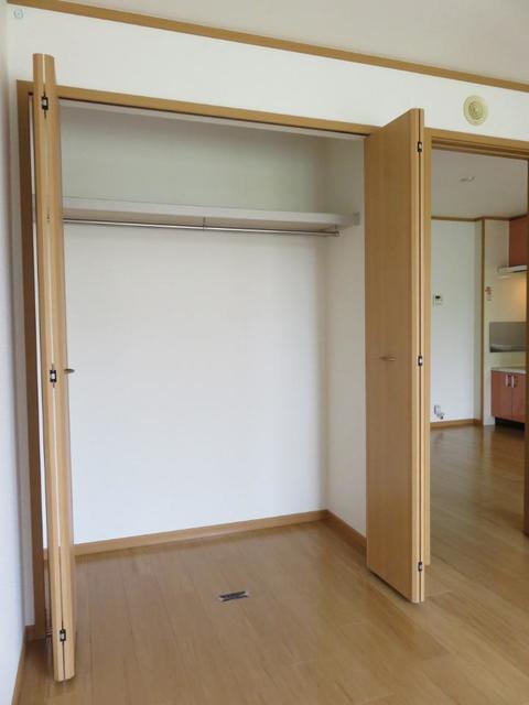 拡大写真：ラフィーネ壱番館 1階102の収納