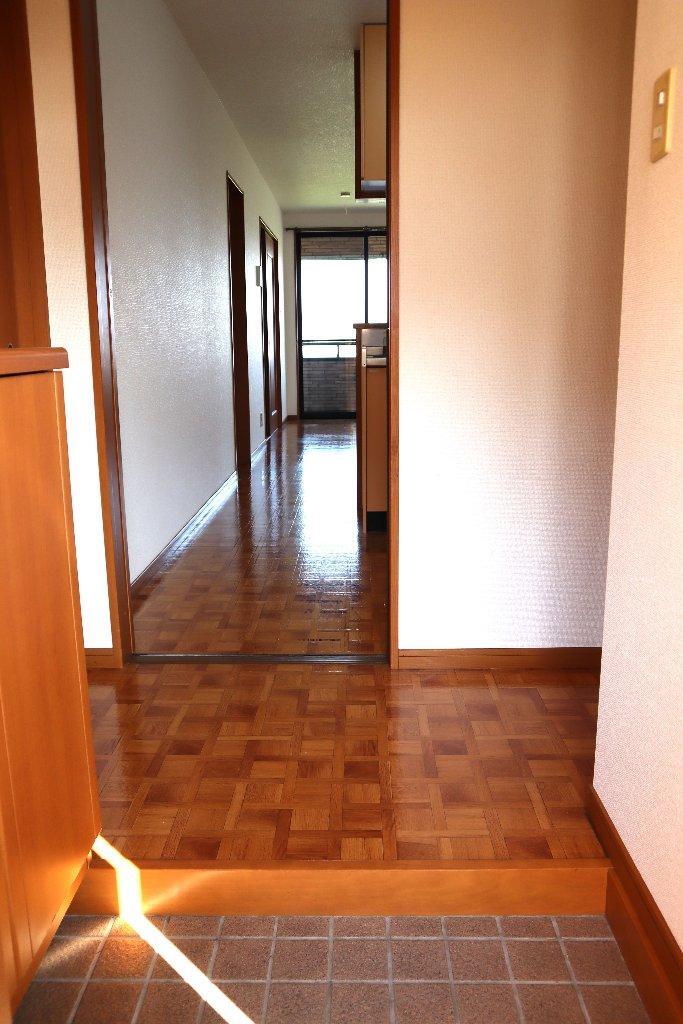 拡大写真:ロイヤルヒルズⅡ 2階201の玄関