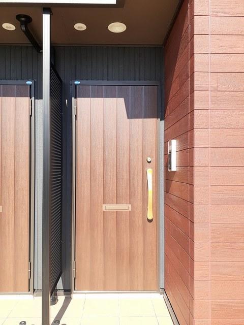 拡大写真:リデアル東中津A 1階103の玄関