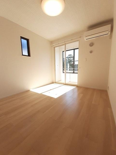 拡大写真:リデアル東中津A 1階103の室内