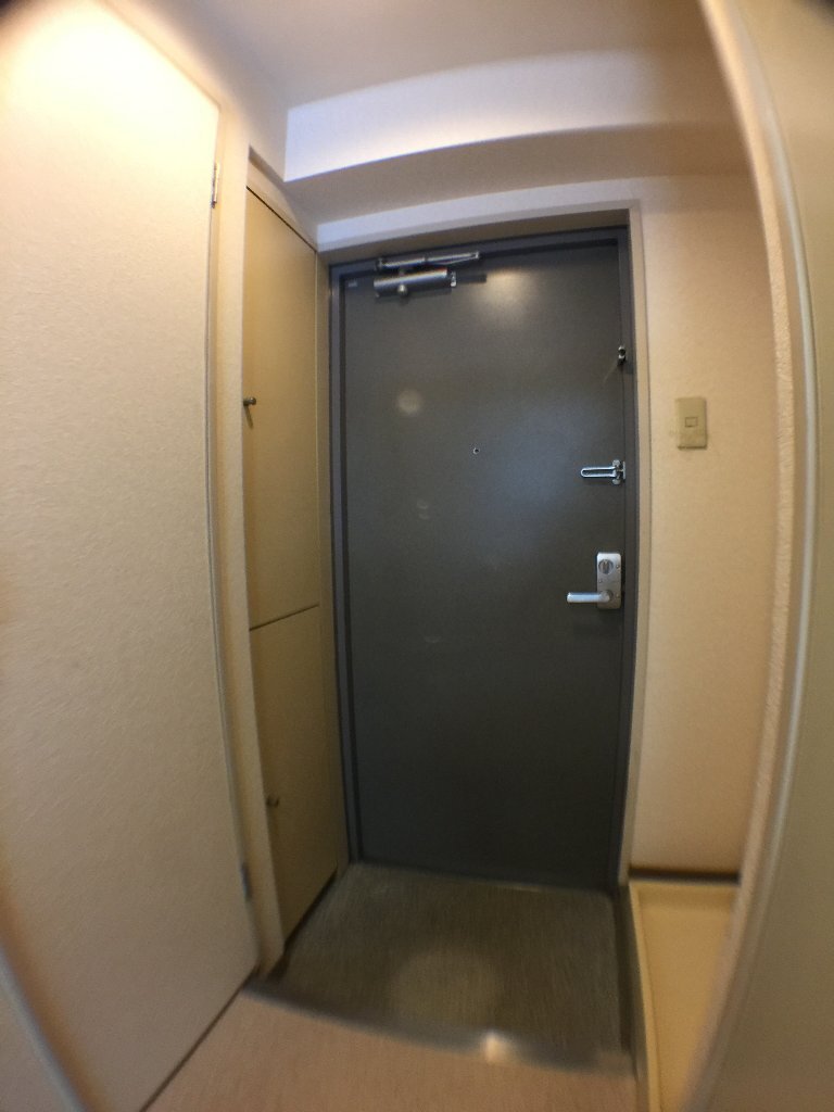 拡大写真：吹田市上山手町 1階303の玄関