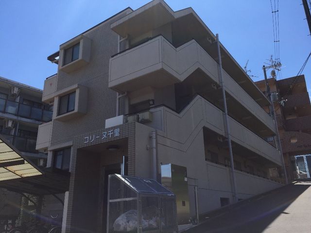 拡大写真：吹田市上山手町 1階303の外観写真（昼）